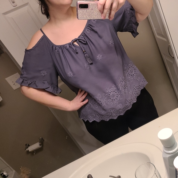 Off Shoulder Blouse - Picture 3 of 3